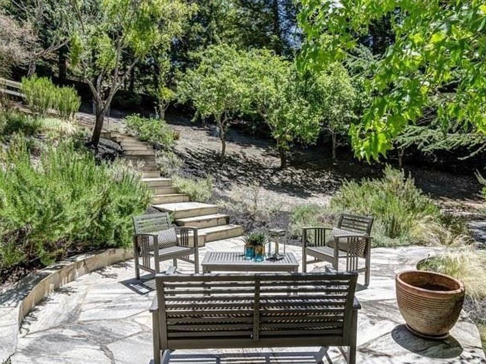 Beautiful peaceful yard