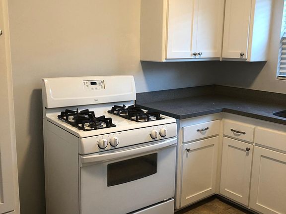4th image of 2127 N Gower St #5
