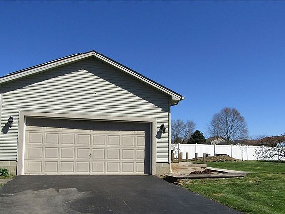 3rd image of 6915 Berry Blossom Dr