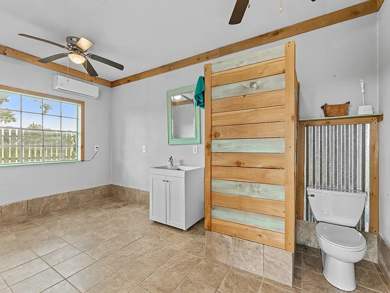1602 Seminole St — Photo 35