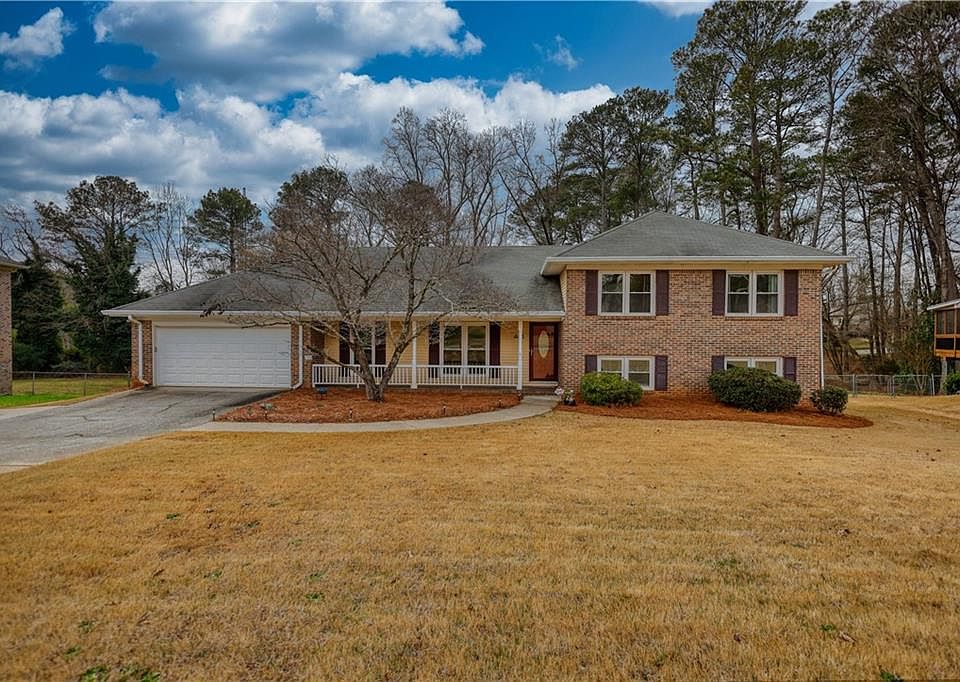 1st image of 483 Villa Dr SW