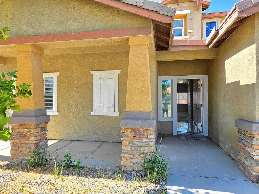 5 bed, 3.5 bath, 2460 sqft, $2,800 — Photo 4
