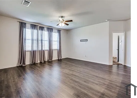 4 bed, 2468 sqft, $2,950 — Photo 2