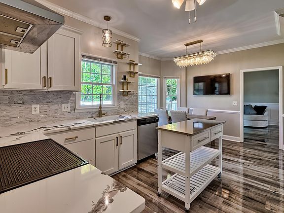 4th image of 236 Muirfield Ct E