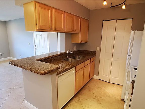 4th image of 1247 SW 46th Ave APT 1304