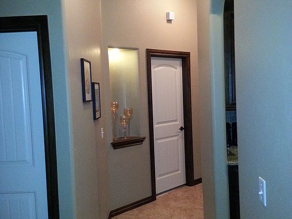 5th image of 905 Carol Ann Pl