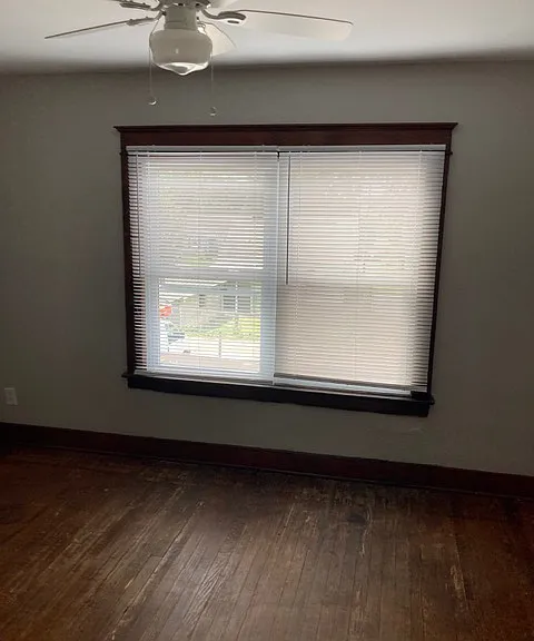 2124 Crittenden Dr — Photo 4