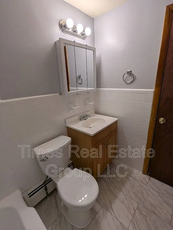 2 bed, 1.0 bath, 1000 sqft, $1,400 — Photo 2