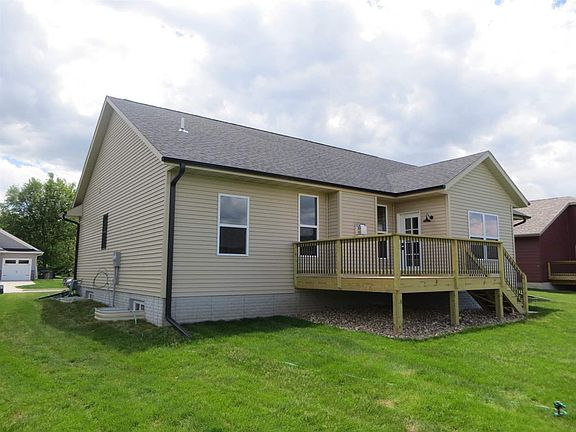 3rd image of 975 Olive Ct