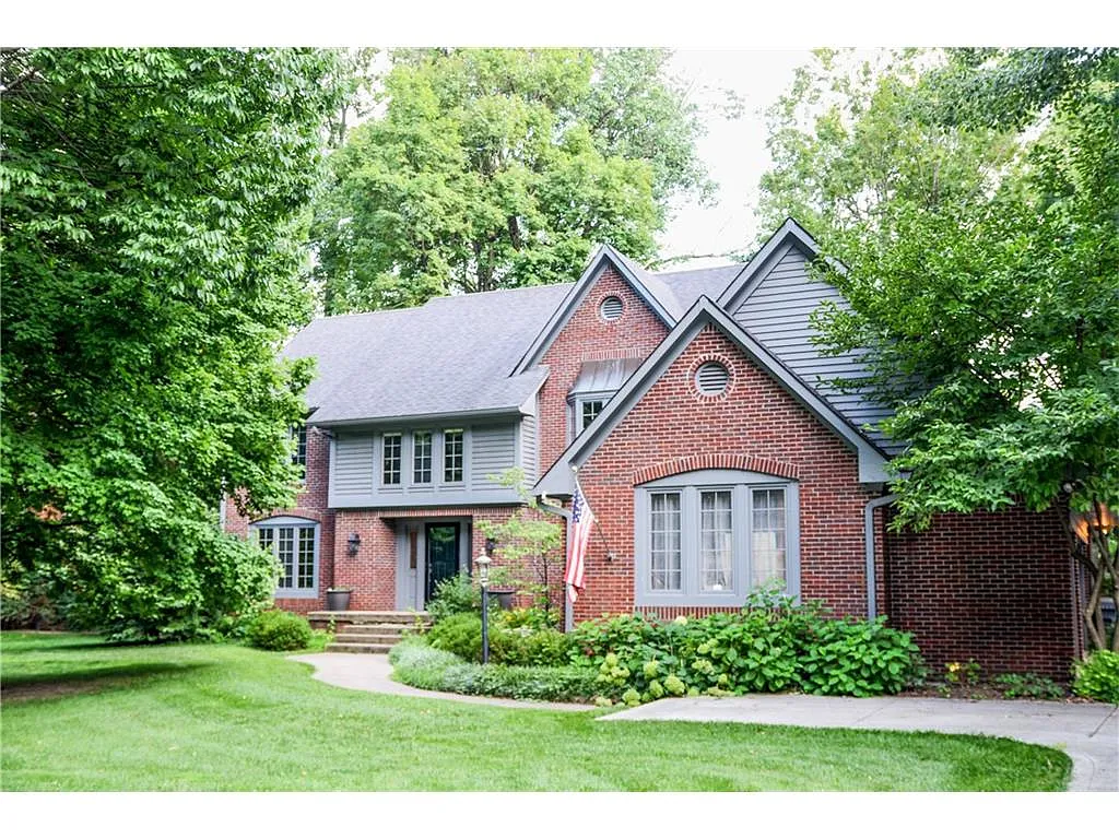 5225 Woodfield Dr photo 1