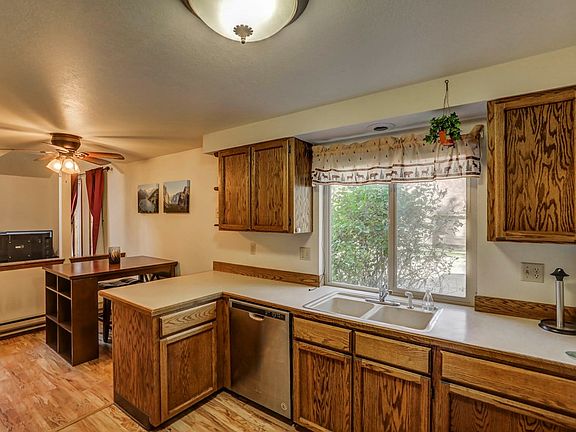 3rd image of 129 Stibnite St E #11