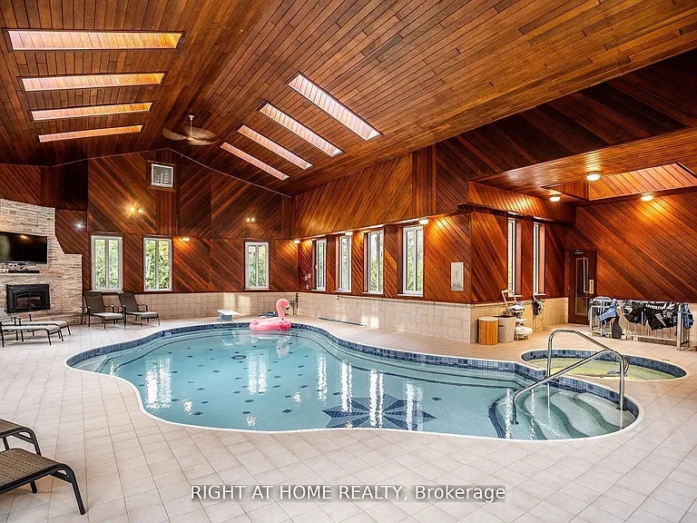 38 Sugarbush Ct — Photo 14