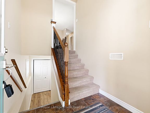 4th image of 25 Barbara St
