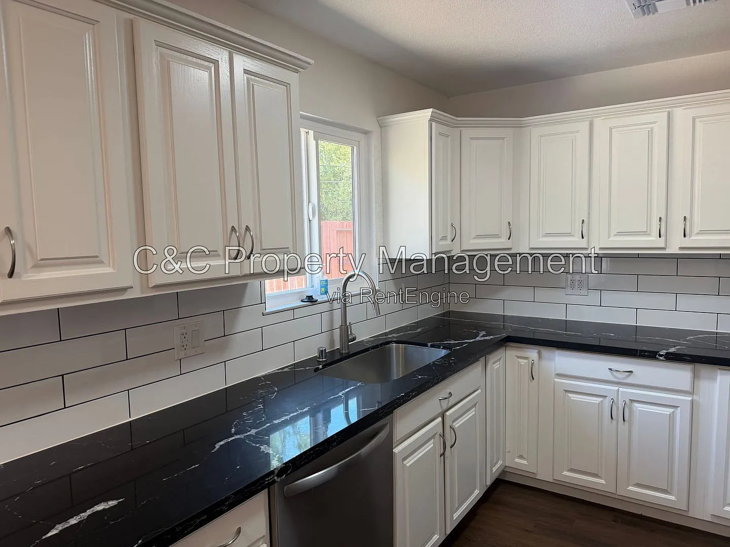 3 bed, 2.0 bath, 1008 sqft, $2,750 — Photo 4