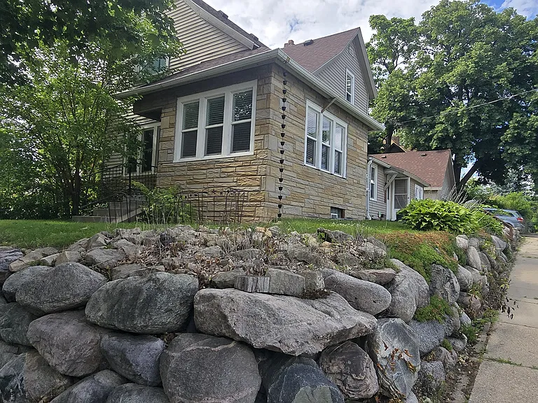 683 Maryland Ave W — Photo 3
