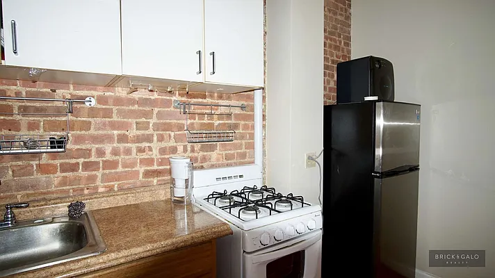 Rented by BRICK & GALO REALTY CORP | media 9