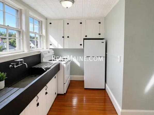 269 French St APT E, Bangor, ME 04401
