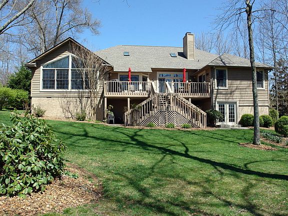 3rd image of 18 Mountain View Cir