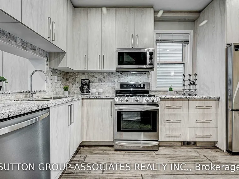 739 Manning Ave — Photo 4