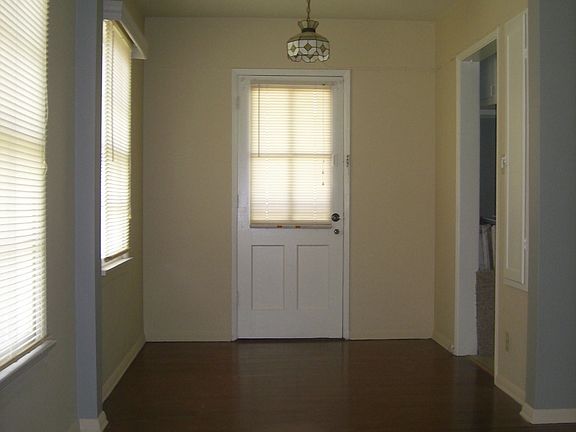 Side Entrance/Dining Room