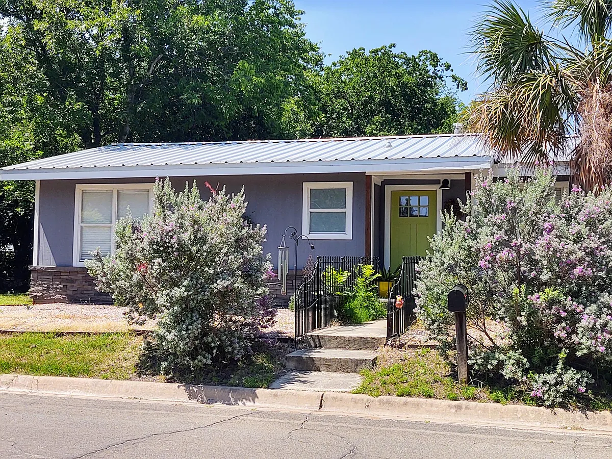 Building Photo - 916 Colorado Dr