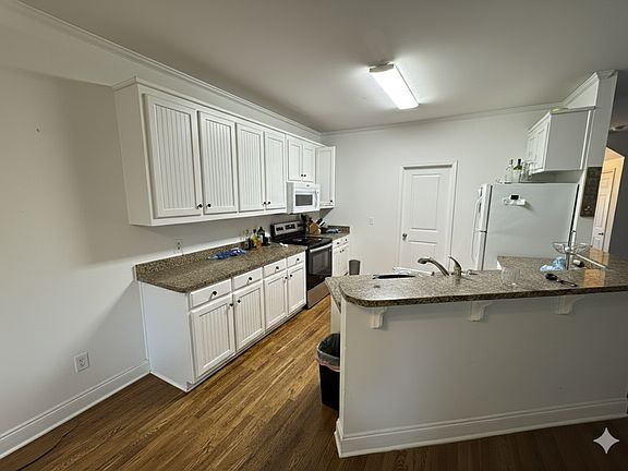 5th image of 1433 E Broad St
