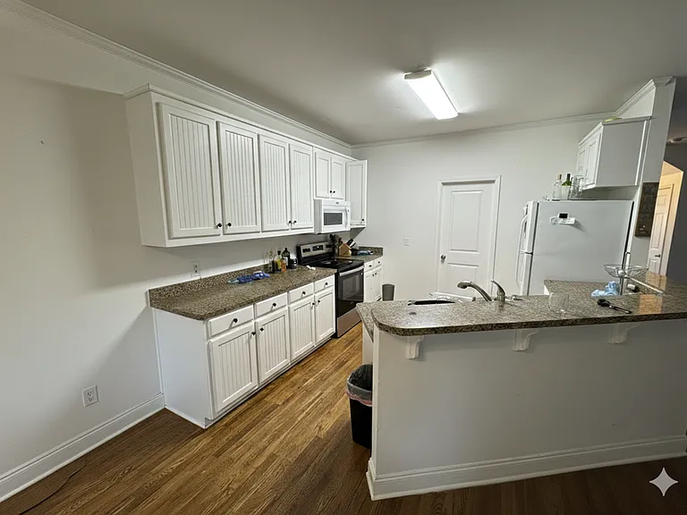 1433 E Broad St — Photo 5