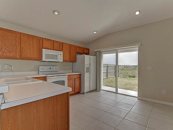 5th image of 7878 Carriage Pointe Dr