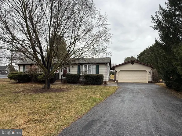 60 Marguerite Dr, Toms Brook, VA 22660