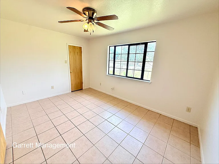 1703 Taylor St — Photo 3