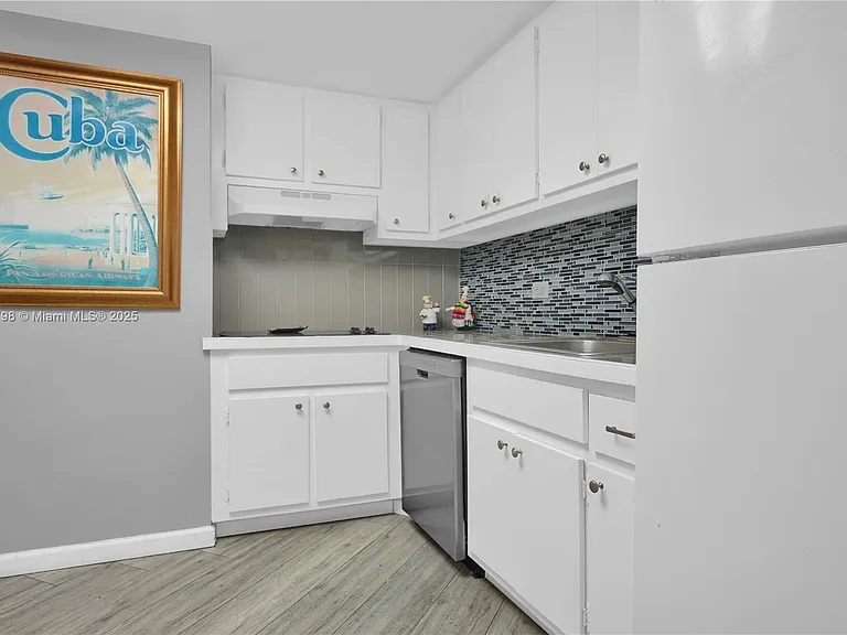 999 Brickell Bay Dr — Photo 7