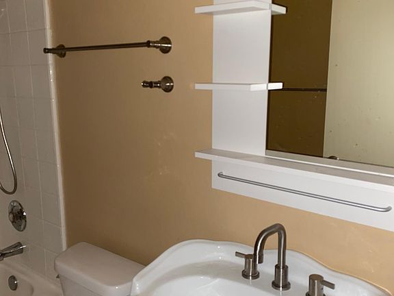 3rd image of 2833 Francis Ave #111