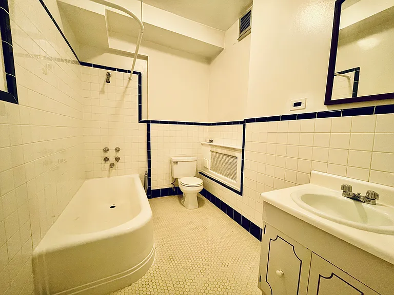 2109 Broadway #643 — Photo 3