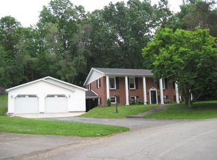 574 Bouquin Cir, Oil City, PA
