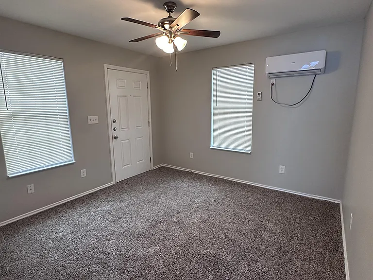 1603 Caldwell St — Photo 5