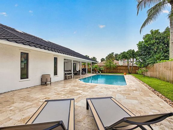 5th image of 12897 La Rochelle Cir