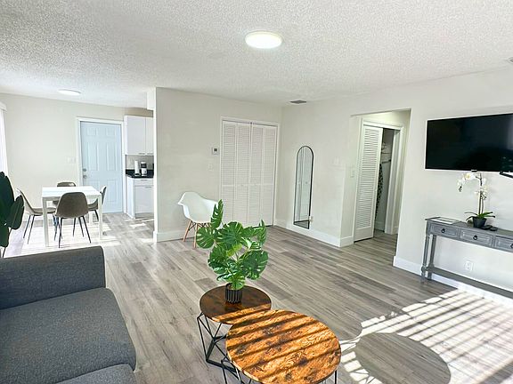 4th image of 412 Sunset Dr #11377692