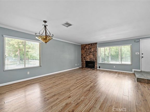 5th image of 923 W State St