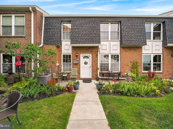 1020 Harbour Dr, Palmyra, NJ 08065