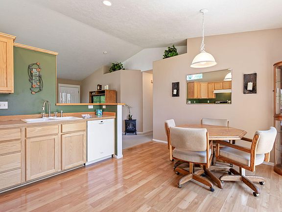 5th image of 537 NE Marigold St