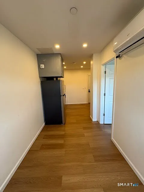 1 bed, 1.0 bath, 13716 sqft, $1,400 — Photo 2