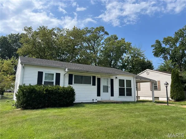 1428 San Salvador Dr, Saint Louis, MO 63138