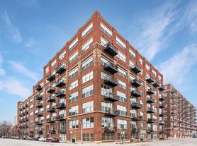 1500 W Monroe St
