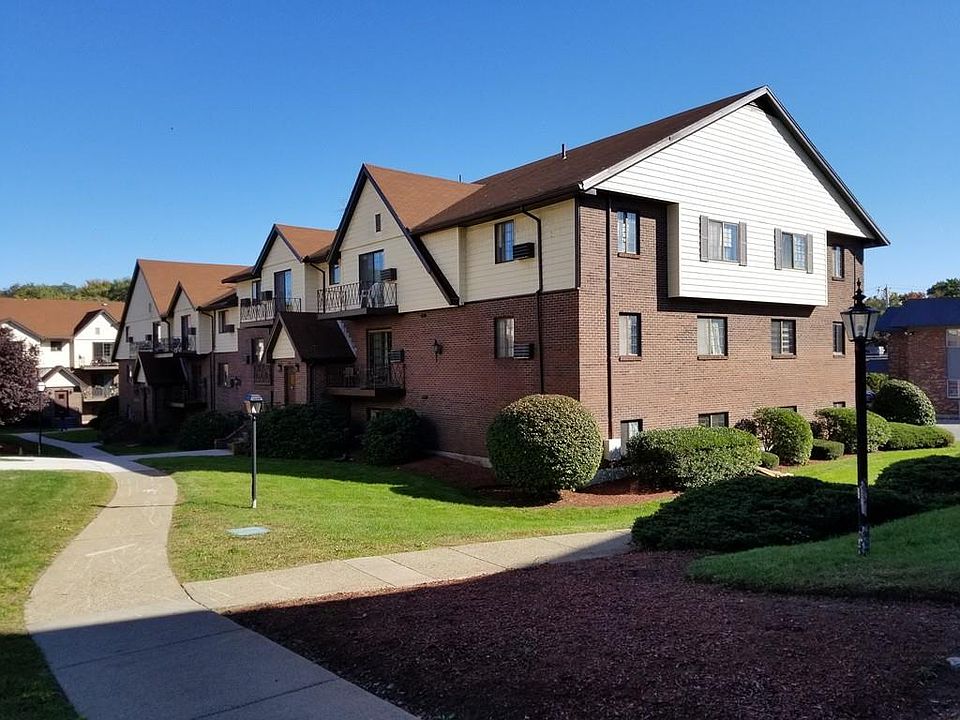 1st image of 11 Royal Crest Dr