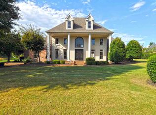 2400 Halle Pkwy, Collierville, TN 38017