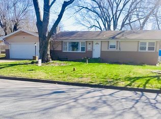 1904 S Valleyroad Ave, Springfield, MO 65804