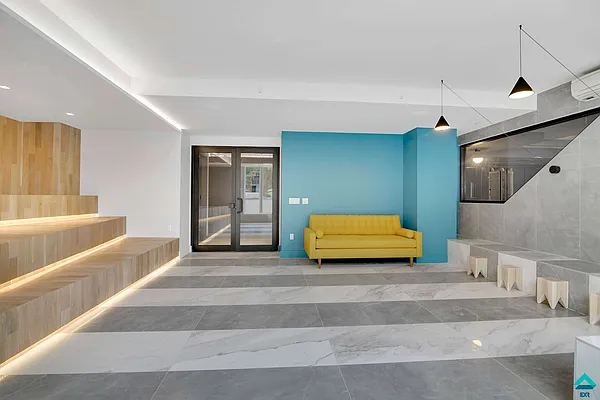 Rented by EXR | media 63