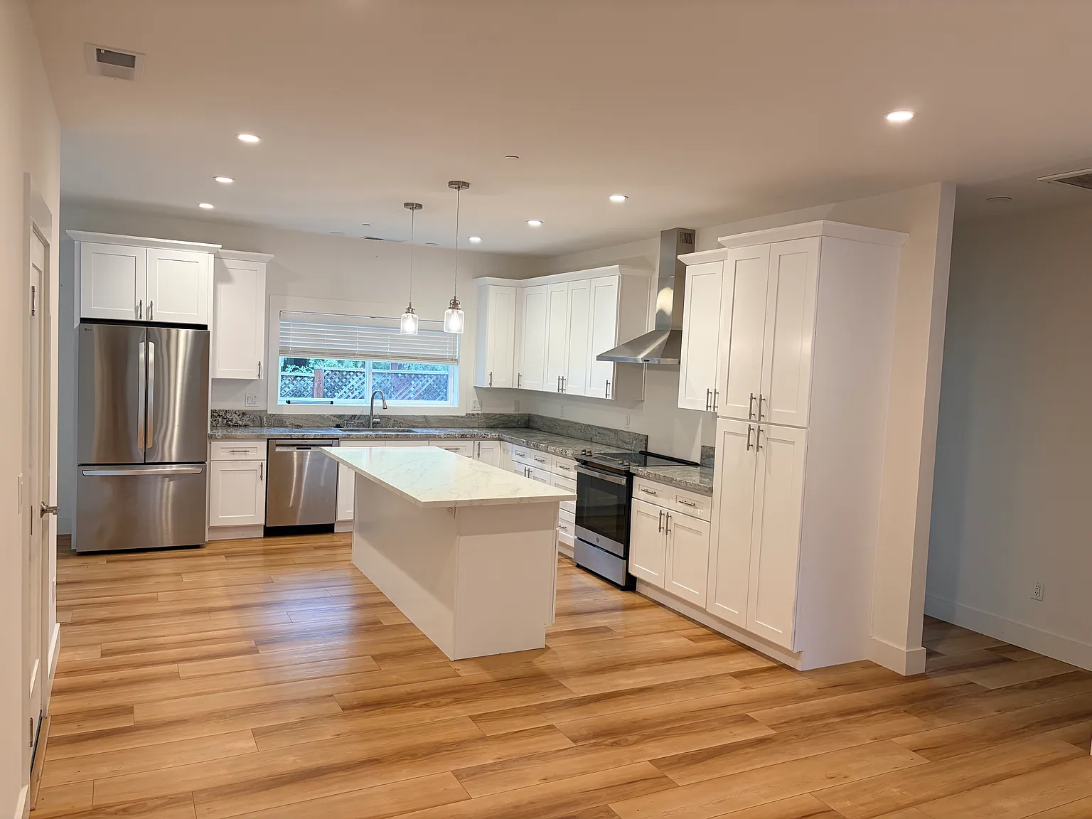 2 bed, $3,100 — Photo 2