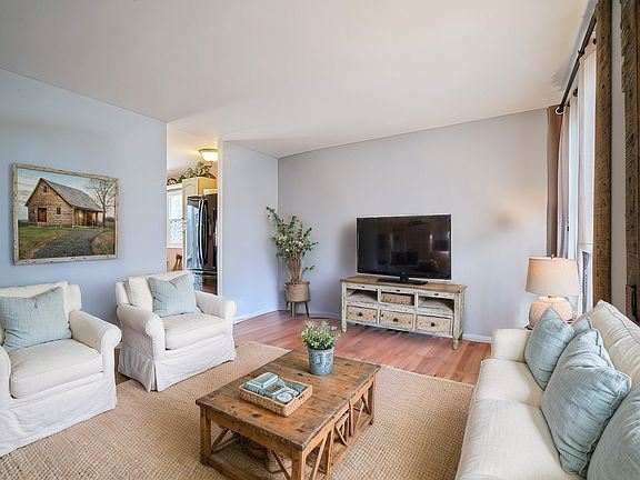 3rd image of 36354 N Edgewood Dr