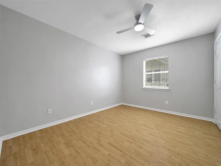 307 Lawrence St — Photo 18